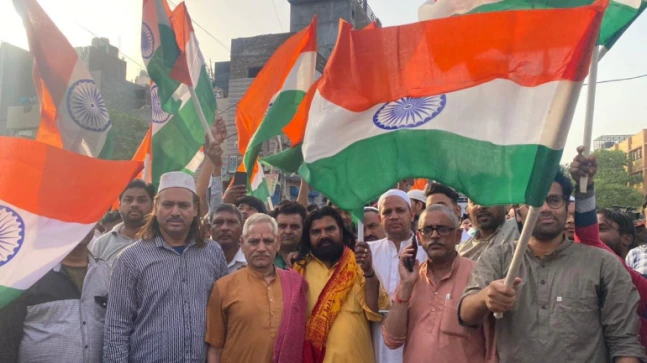 Hindu, Muslim residents of Jahangirpuri take out Tiranga Yatra days after violence