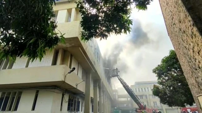 Fire breaks out at LIC office building in Mumbai