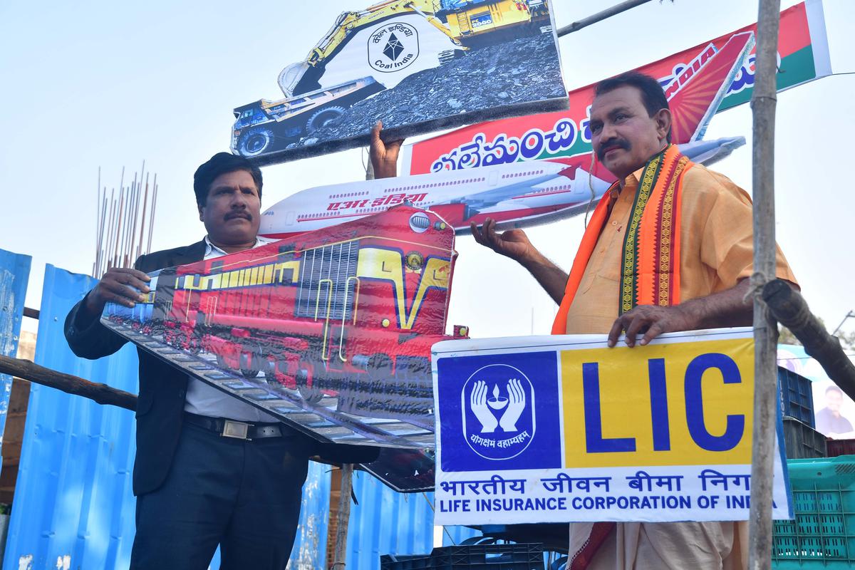 Vijayawada: loco pilots oppose privatisation, selling away of railway properties