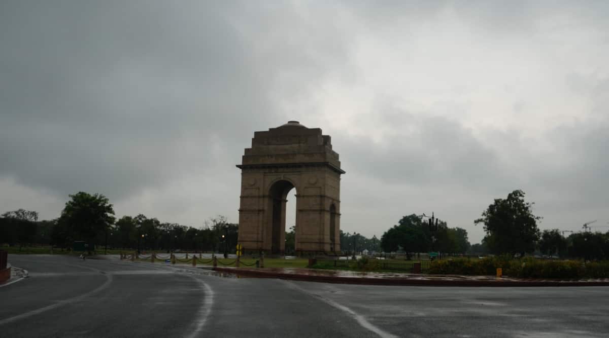 Weather: Dark clouds in Delhi